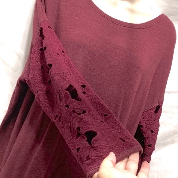 AMERICAN EAGLE OUTFITTER Burgundy Scalloped Cutout Sleeves Knit Top Womens Large - Picture 3 of 13